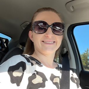 Meet your Posher, Monica